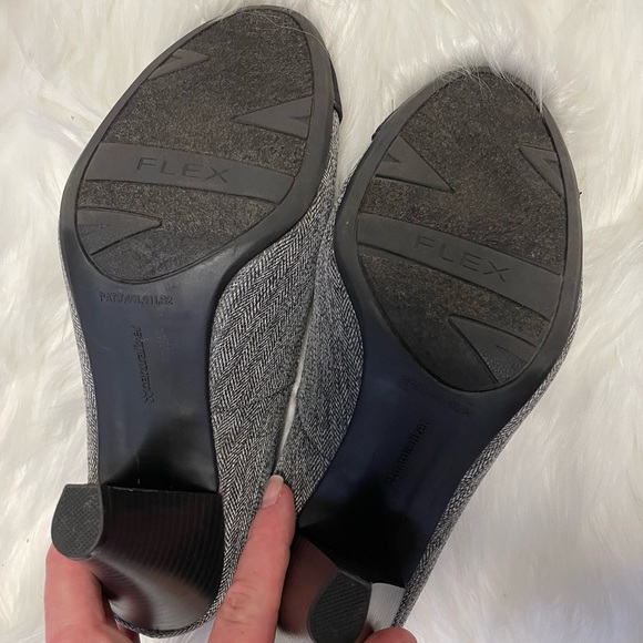 Naturalizer Butler-N Two Toned Black Material Heels, size 8W - Picture 6 of 6